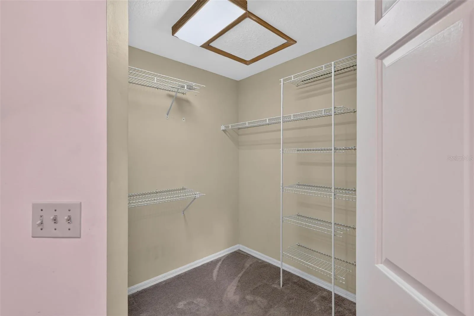 Pirmary Bedroom's Walk-In Closet