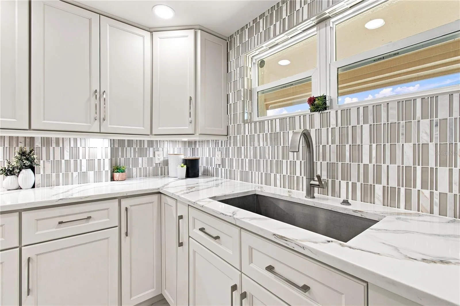 Luxurious Custom Design Kitchen
