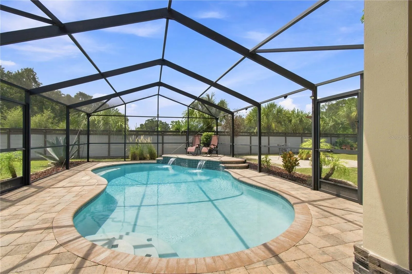 Sparkling pool with water cascade feature