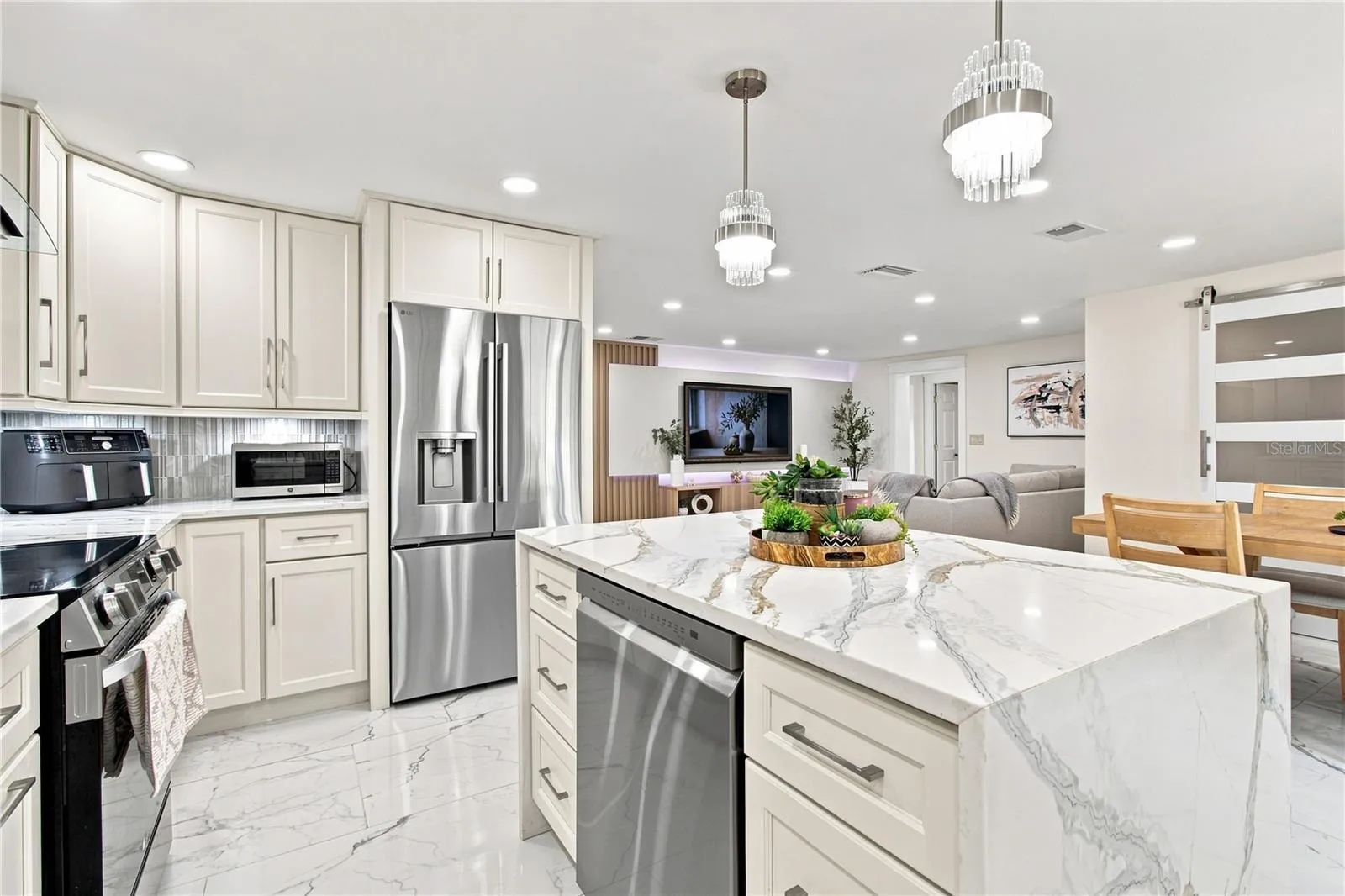 Luxurious Custom Design Kitchen