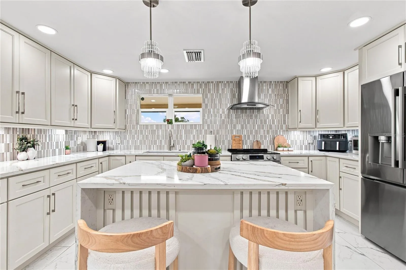 Luxurious Custom Design Kitchen
