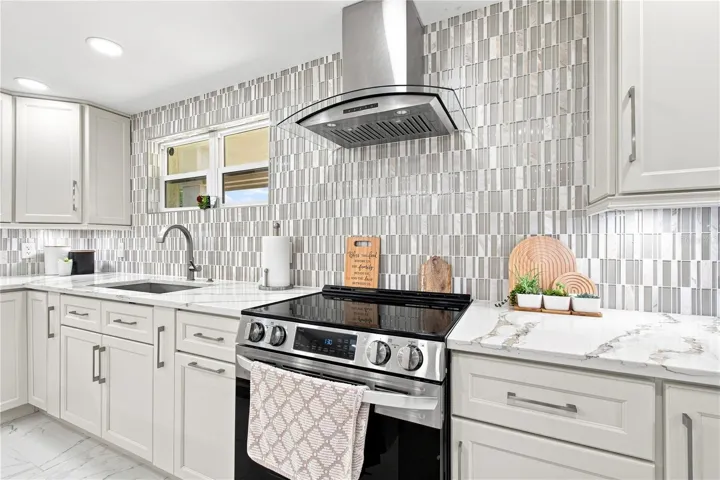 Luxurious Custom Design Kitchen