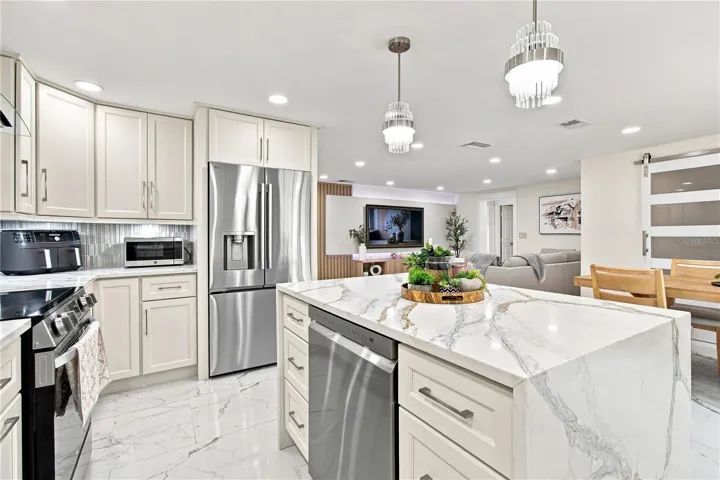 Luxurious Custom Design Kitchen