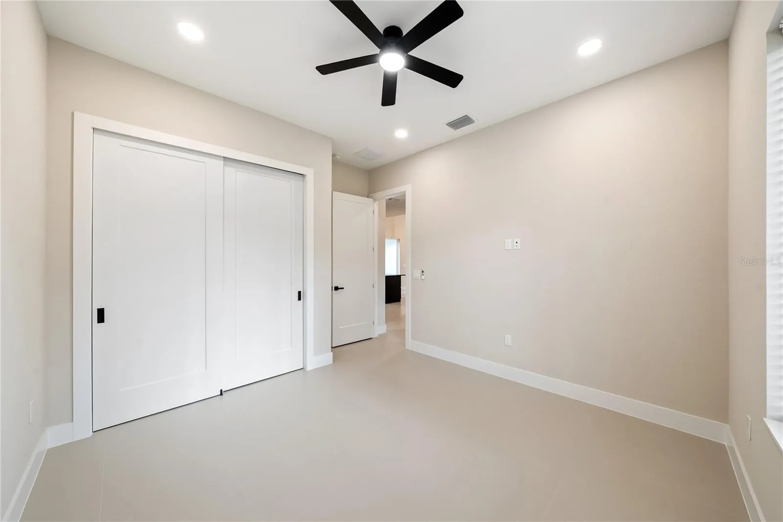 Additional bedroom, ample closet