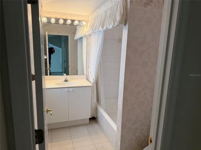 2nd Floor Full Bath