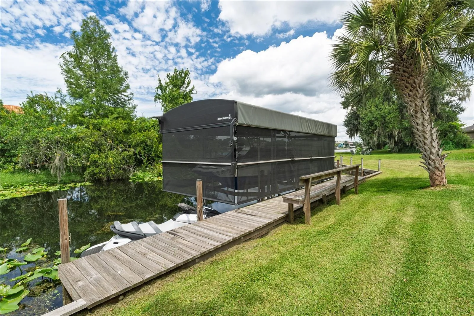 Boat lift down