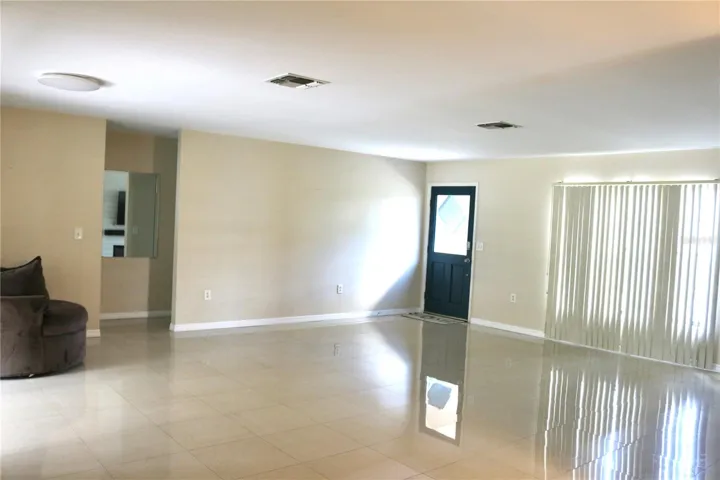 Beautiful light and bright living room