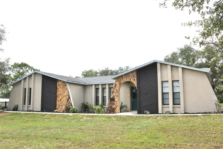 This home is on a hill overlooking the pastures