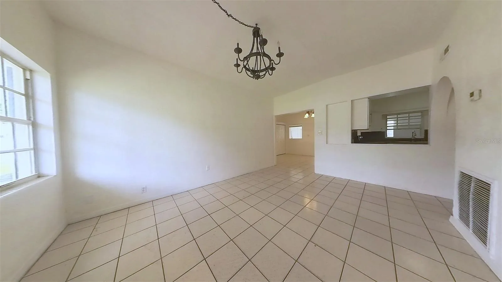 Entry/Living Room