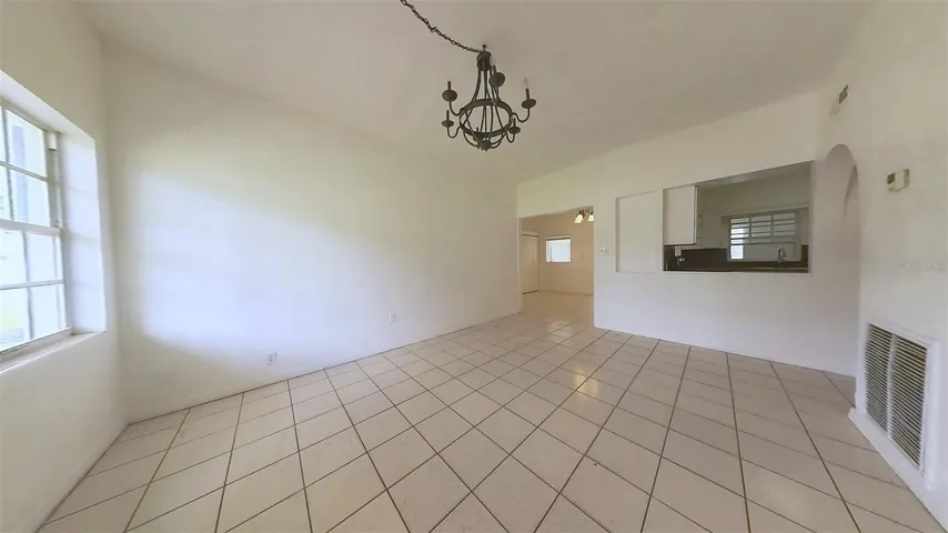 Entry/Living Room