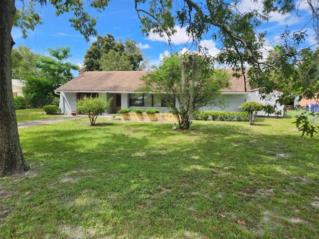 Country Lot, Curb appeal