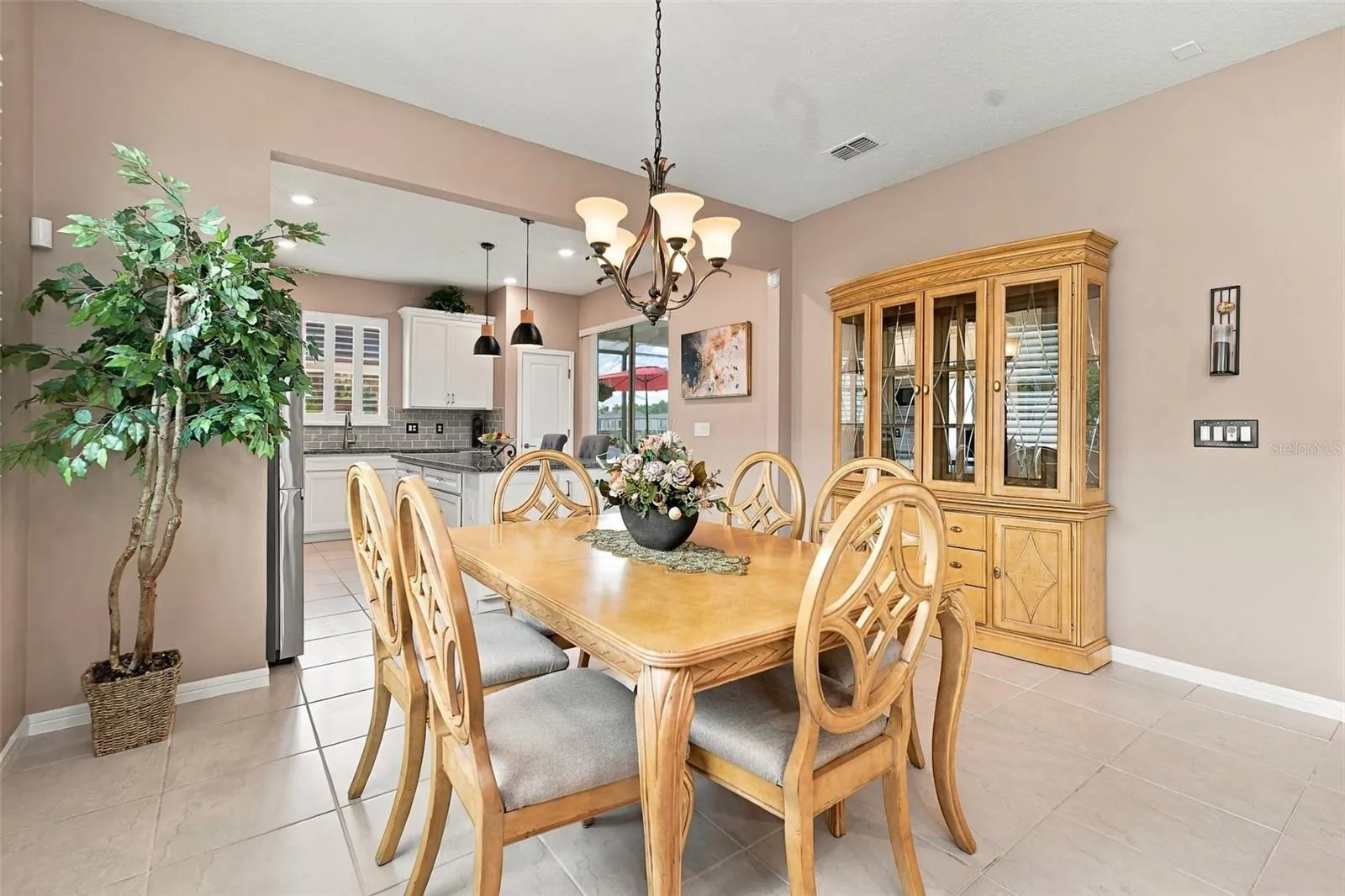 Dining area immediately adjacent to kitchen