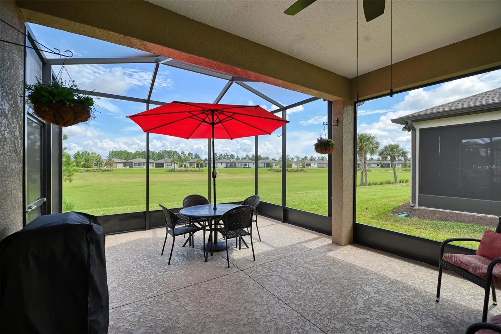 Covered, screened lanai w/additional screen cage overlooking greenbelt dry retention area