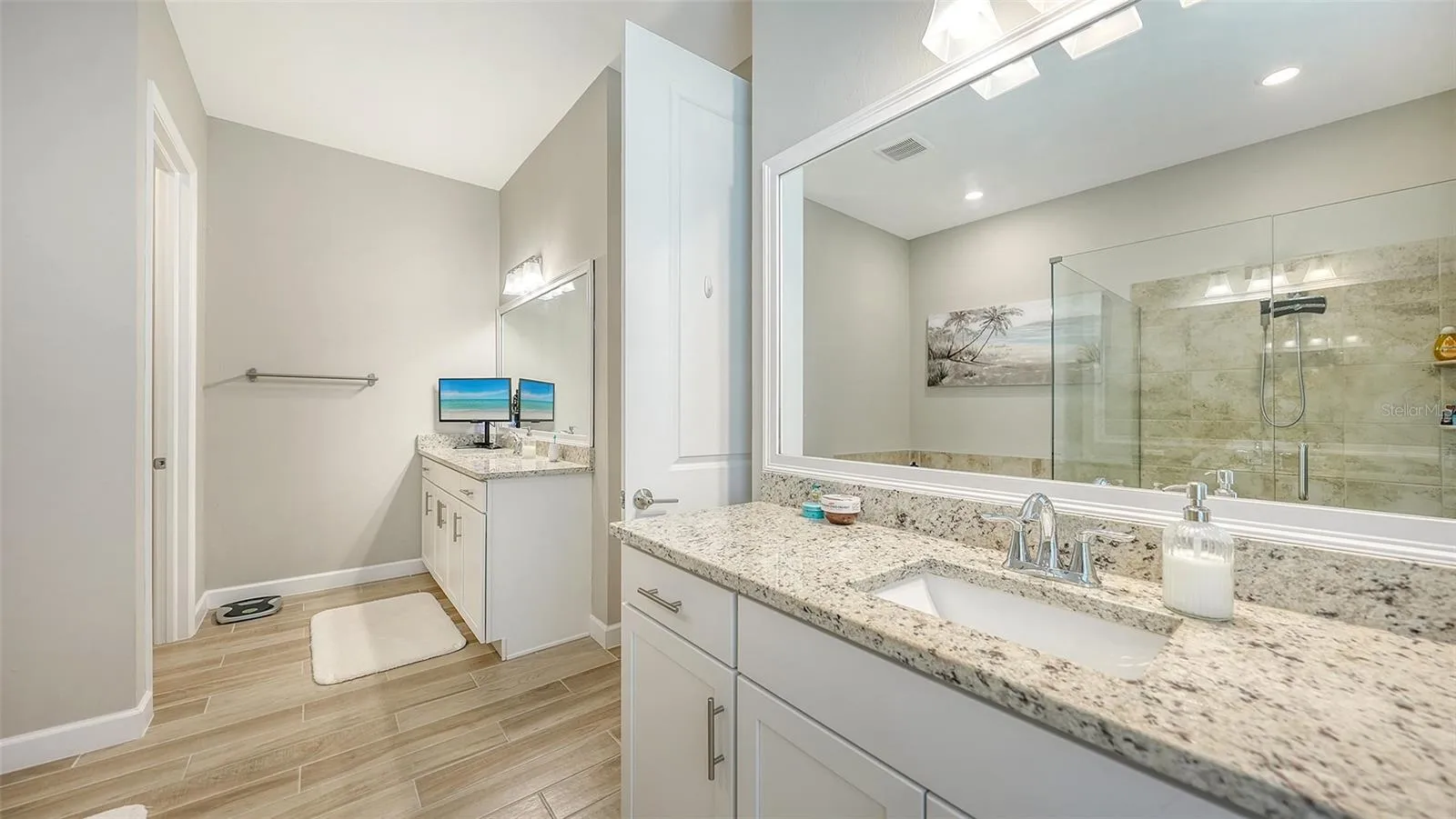 Master Bath-dual sinks