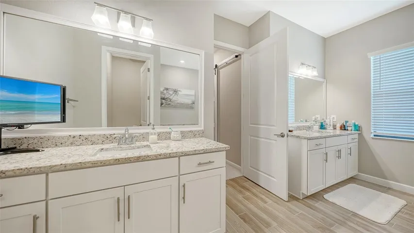 Master bath-dual sinks