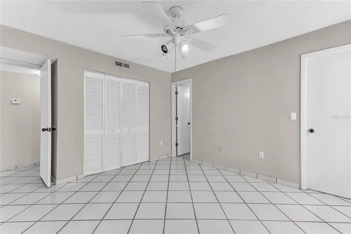 Master bedroom (2)