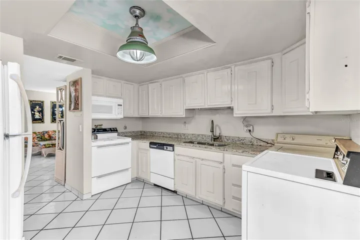 Kitchen (2)