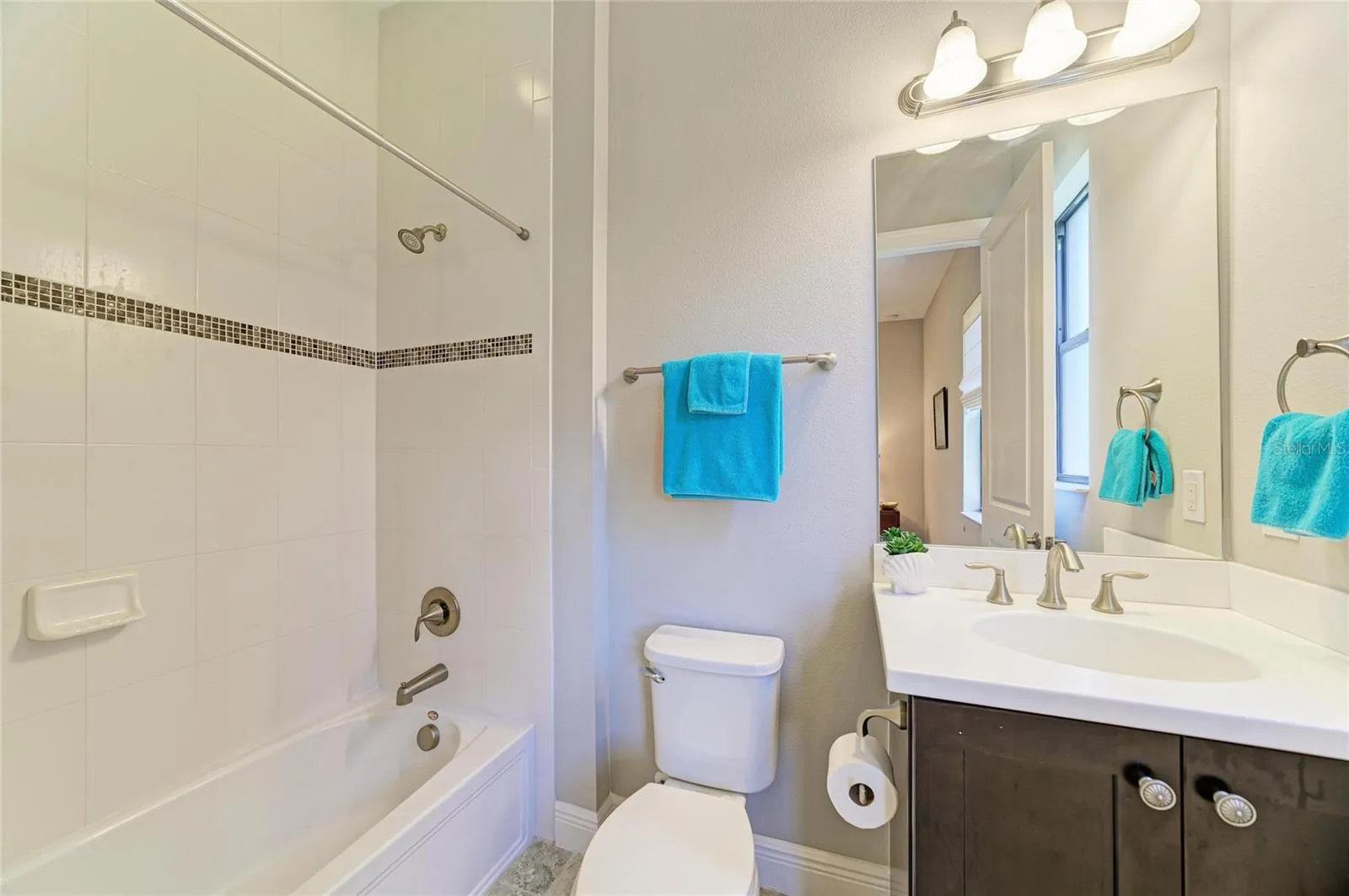 Ensuite Bathroom 3