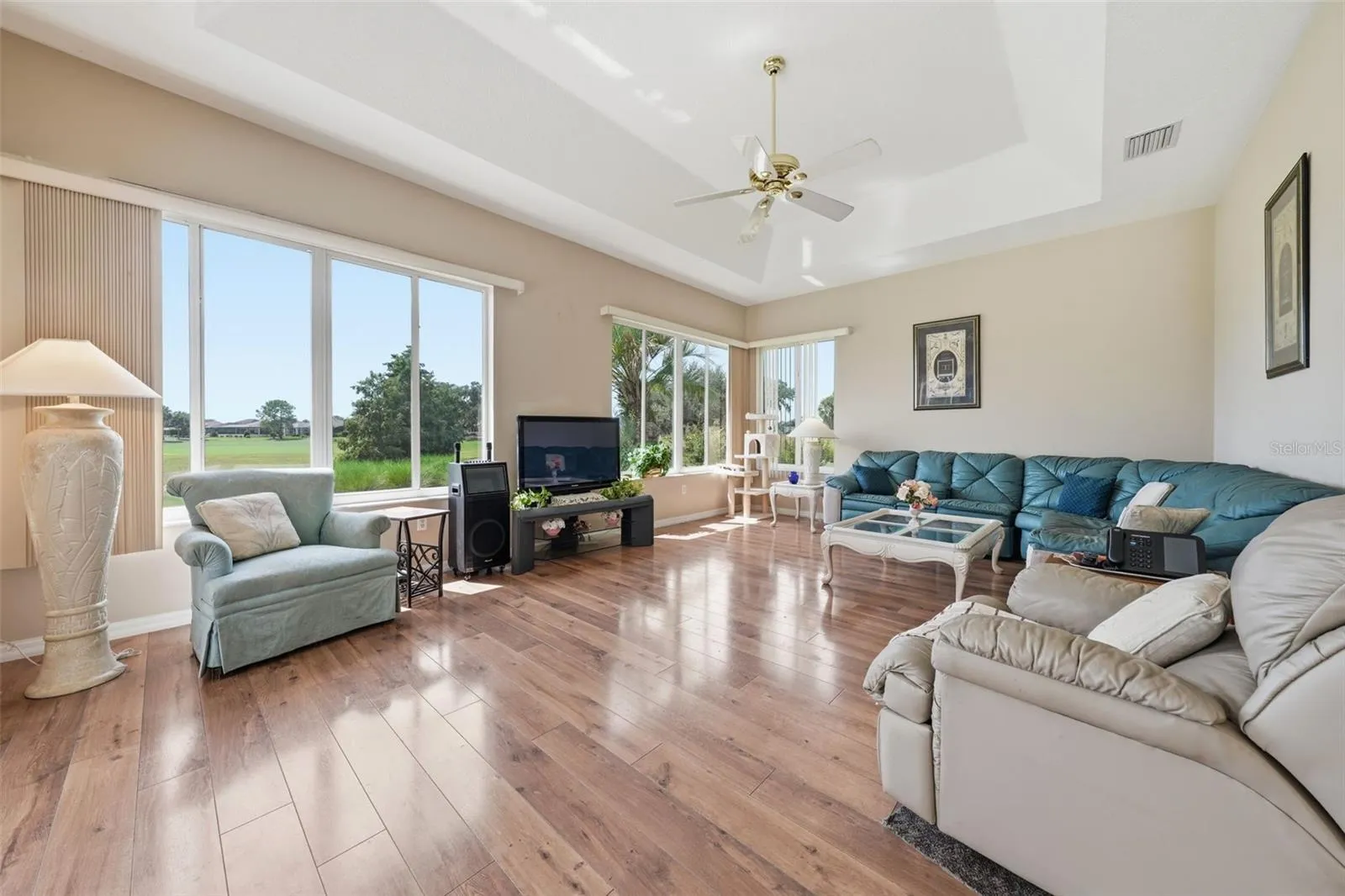 Florida Room w/tray ceiling