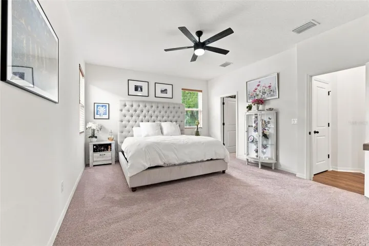 Very spacious primary bedroom