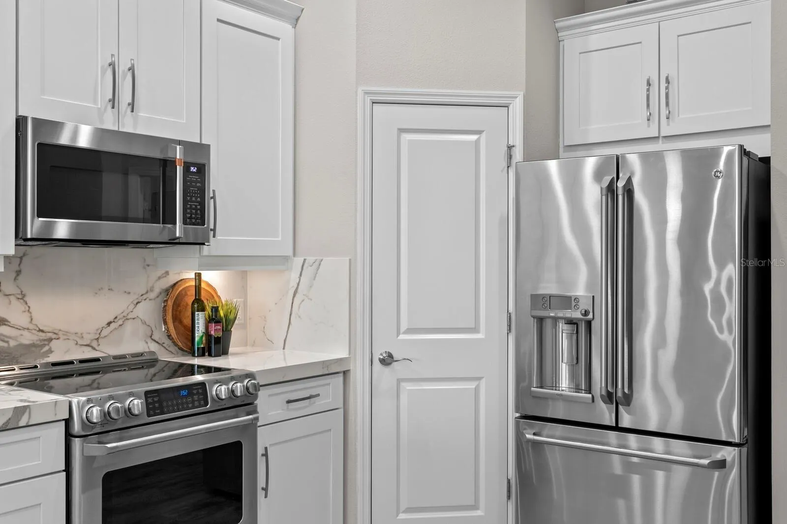 Stainless steel appliances, closet pantry
