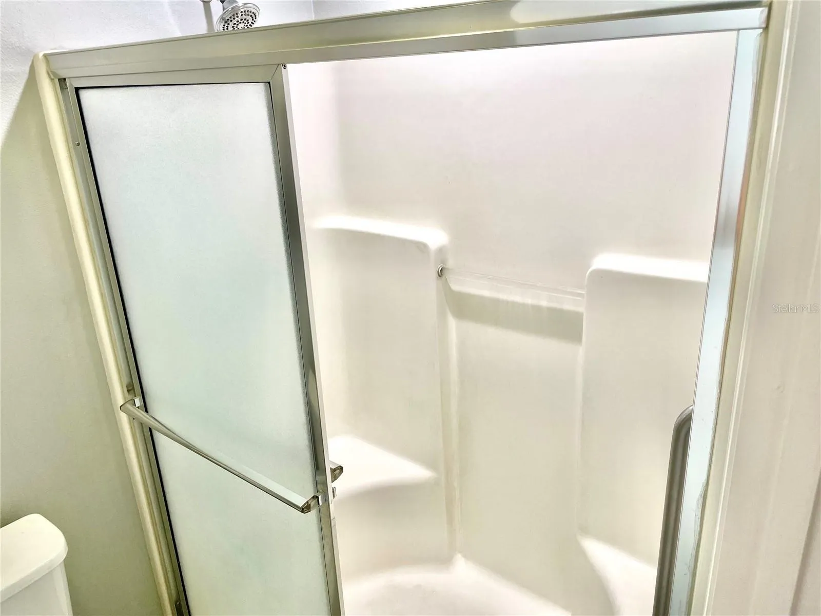 Big Shower with 2 Benches!