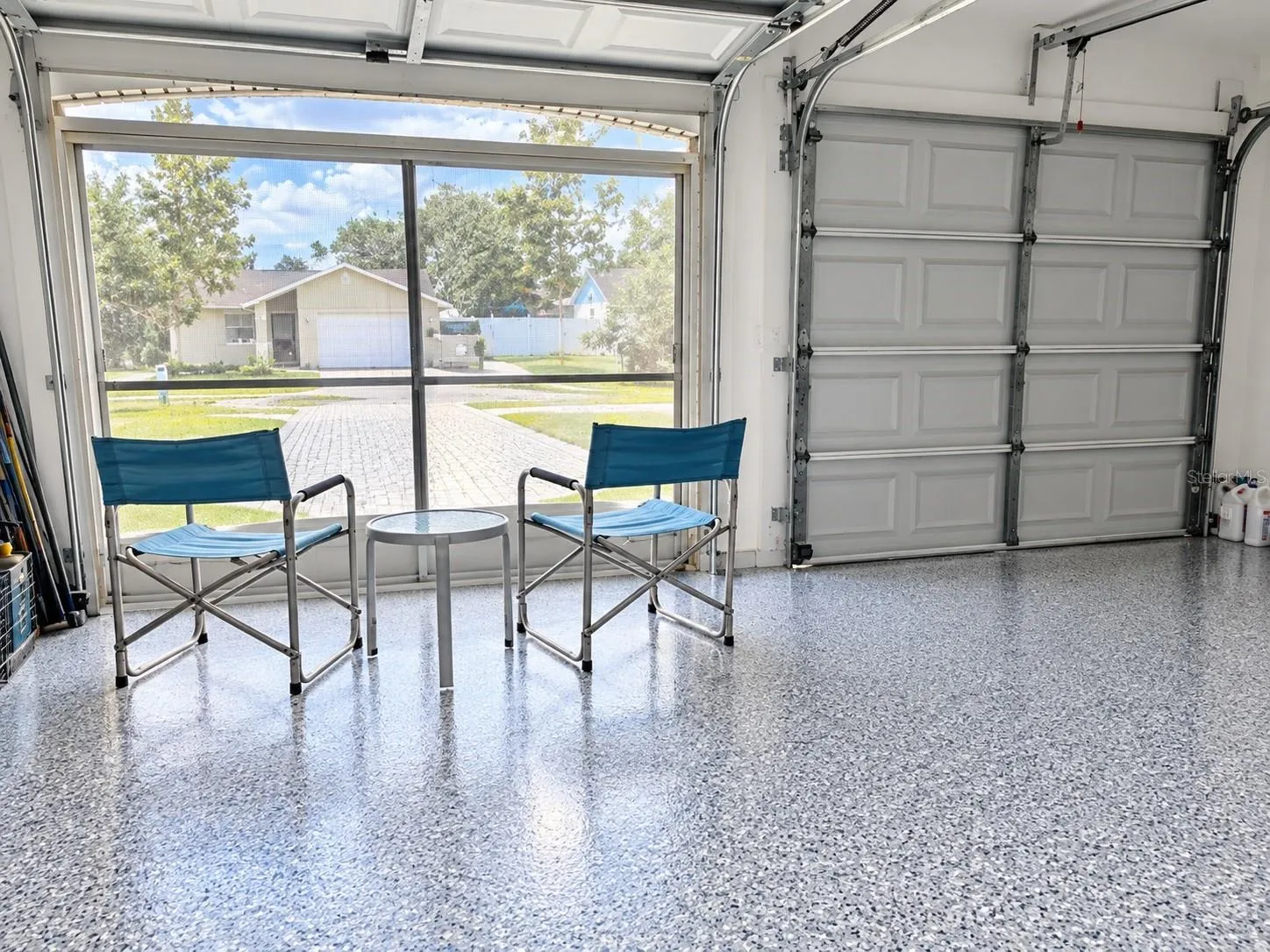 Garage screen sitting area