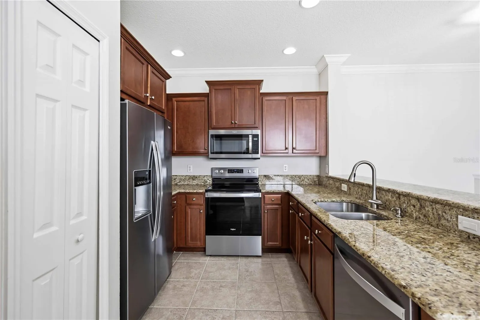Like new stainless steel appliances