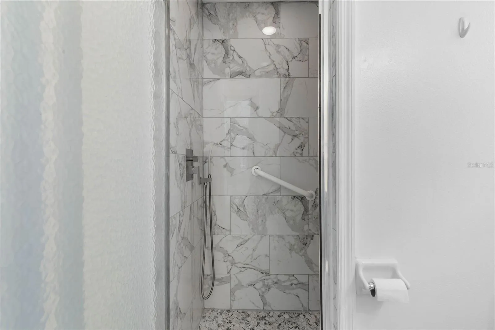Guest bathroom 3