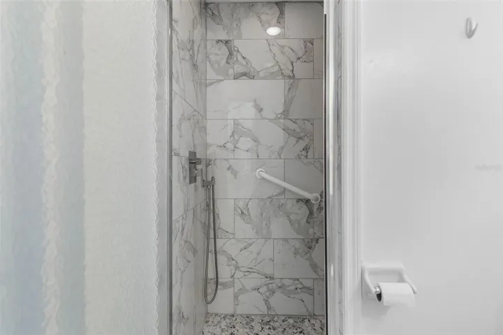 Guest bathroom 3