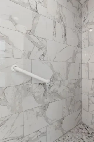Guest bathroom 3