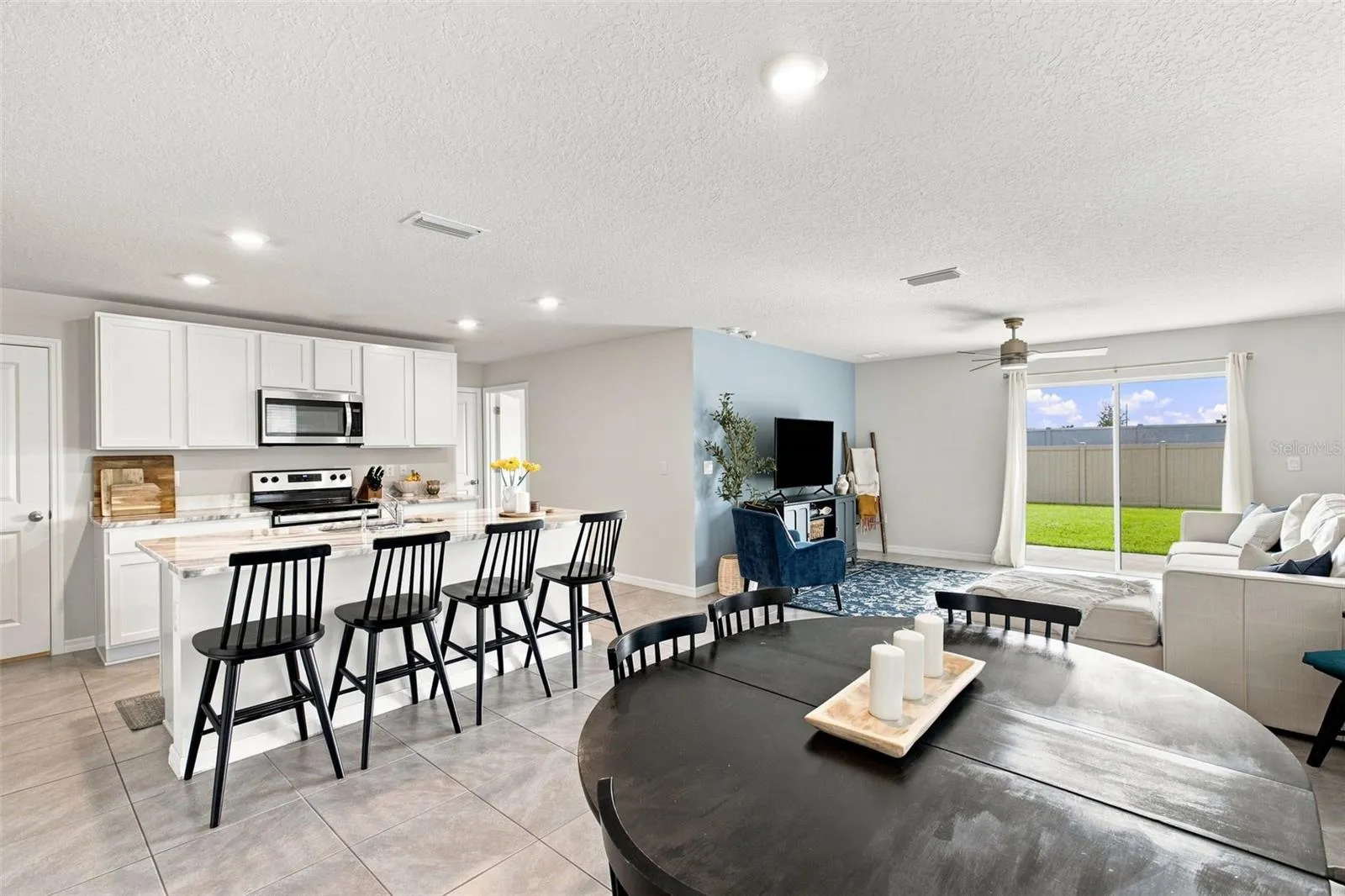 Roomy kitchen dining