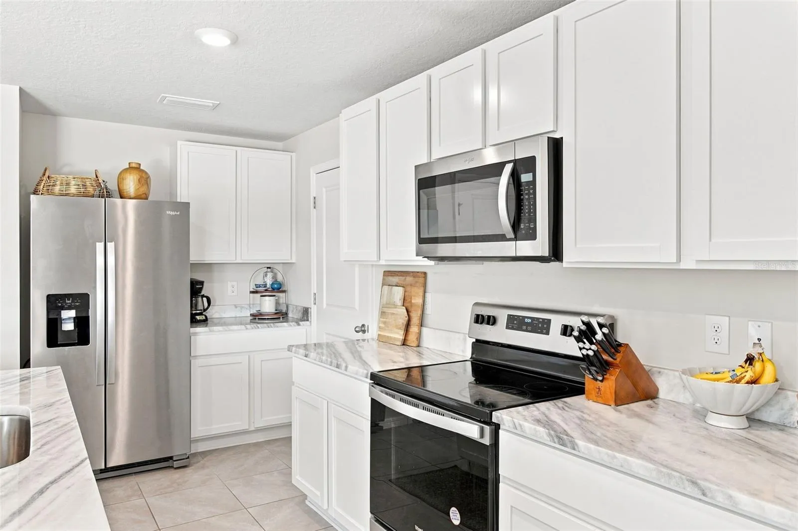 Ample storage and workspace in the the kitchen