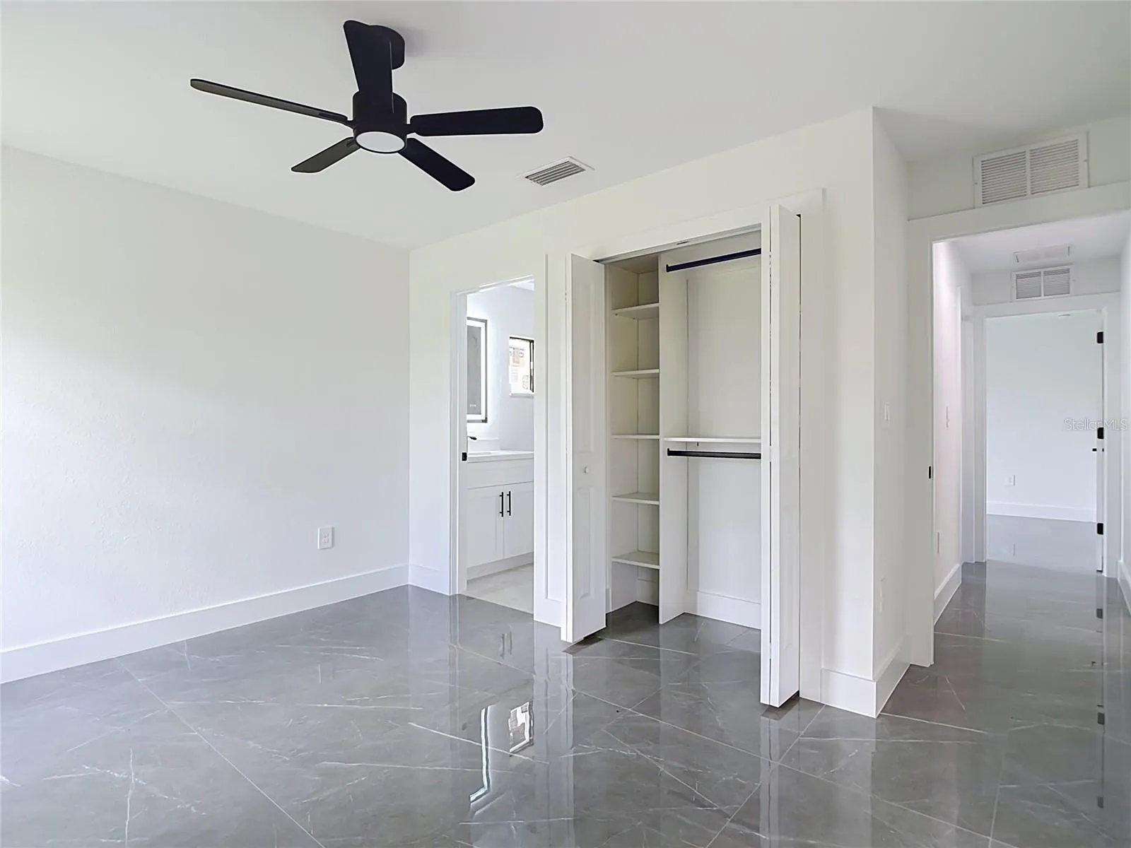 Secondary ensuite bath