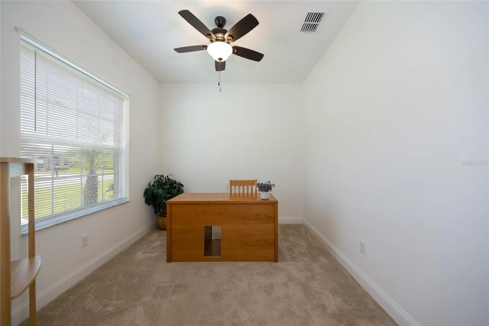 UNSTAGED OFFICE. THIS FURNITURE CONVEYS