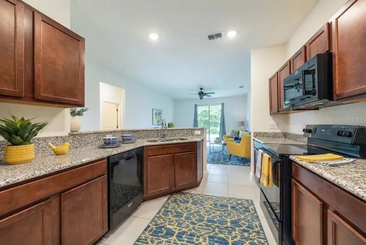VIRTUALLY STAGED GRANITE KITCHEN