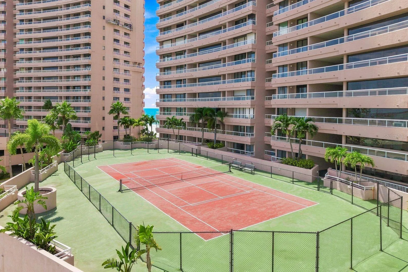 Pickleball / tennis courts