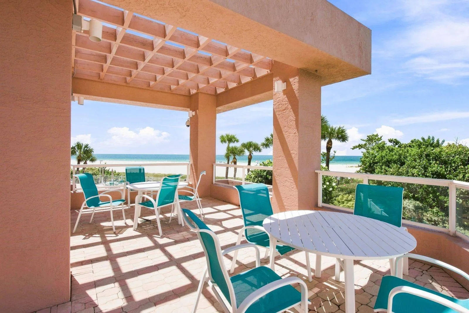 4 Outdoor grills! Geat for entertaining