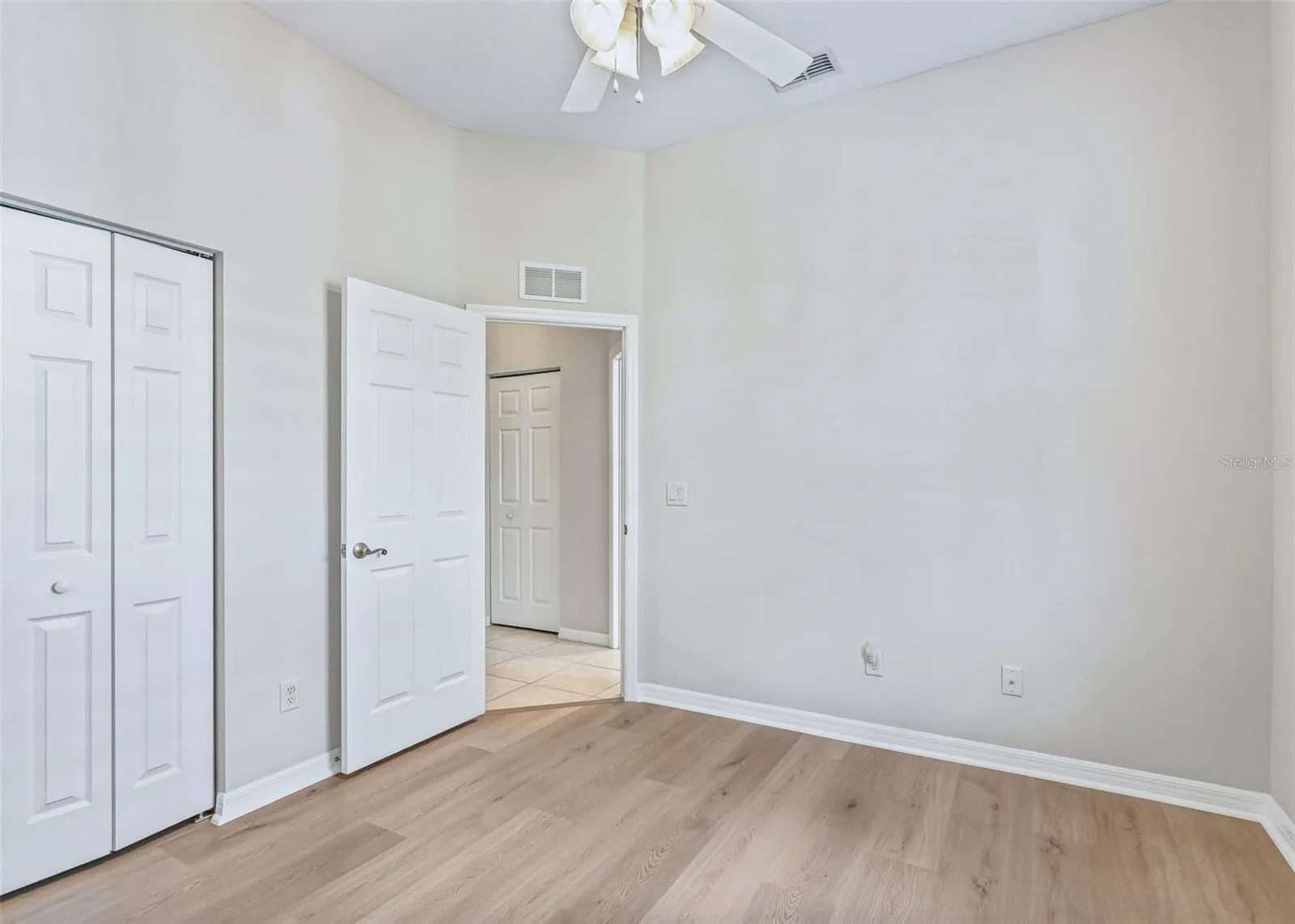 11x11 Guest bedroom
