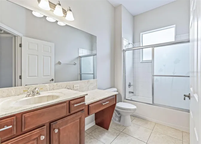 Guest bathroom w/Tile Tub & Shower combination