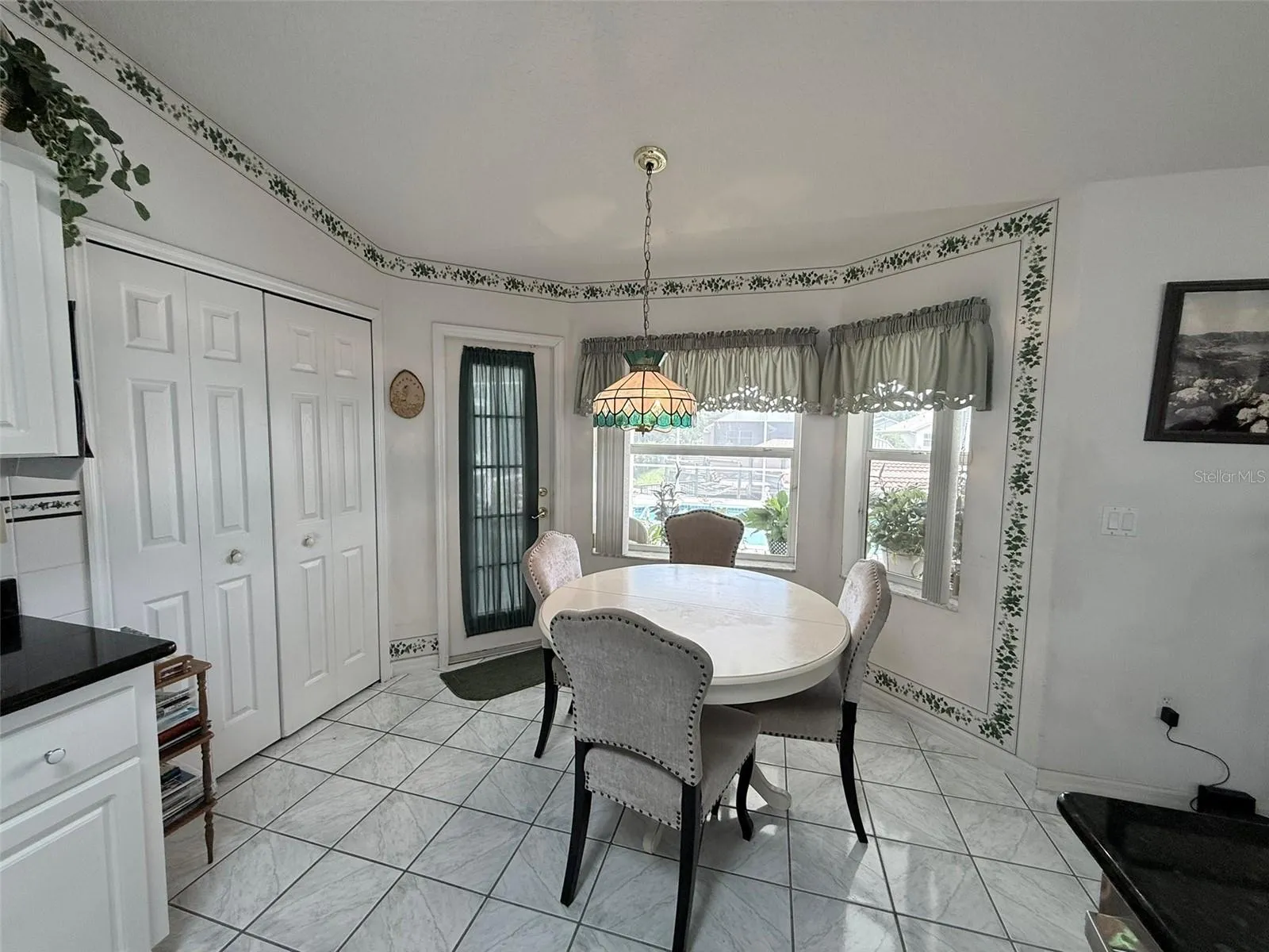Dine-in Kitchen