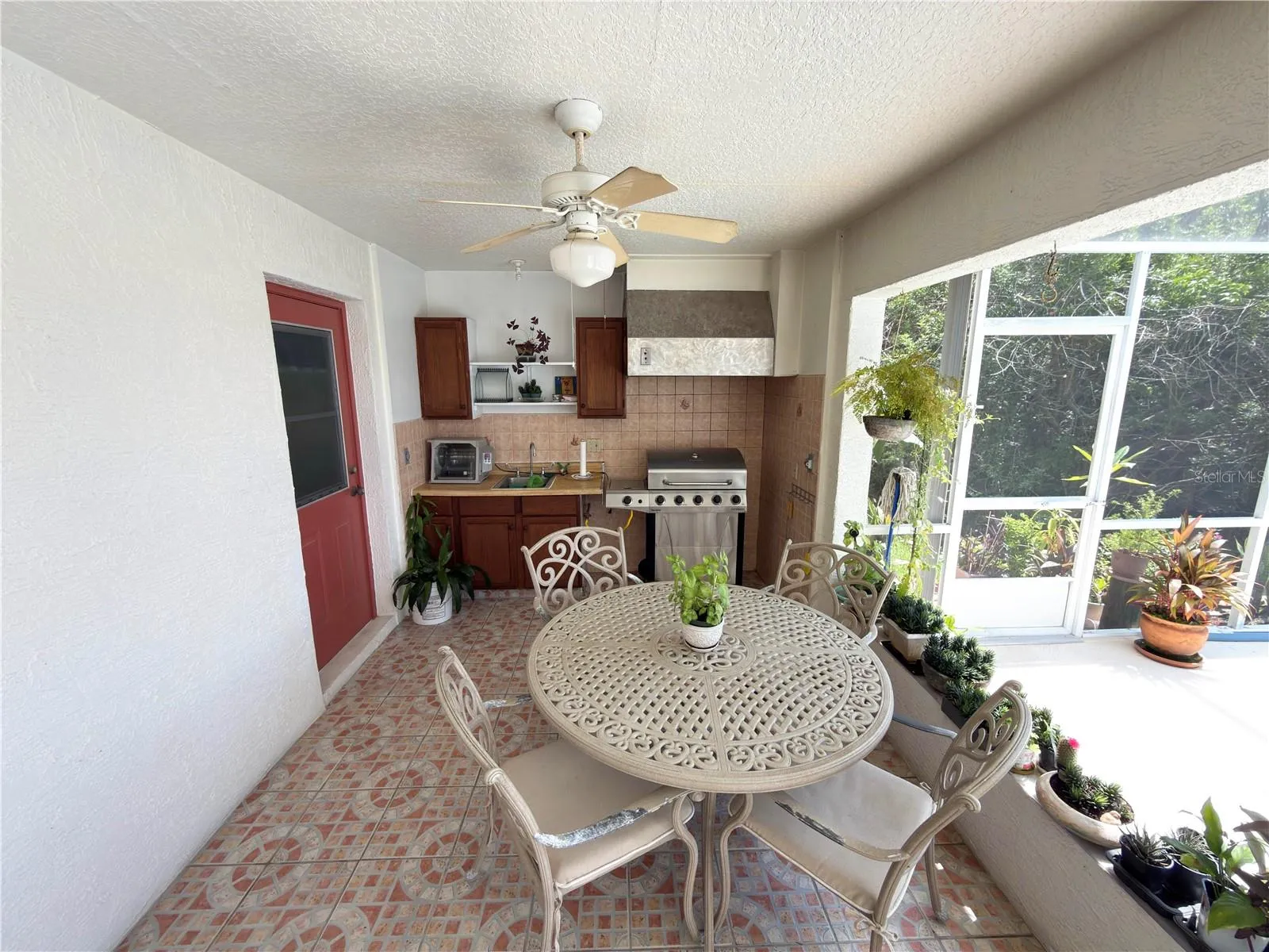Outdoor Kitchen