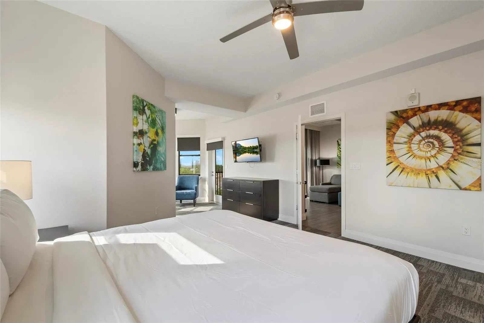 Primary Suite w/Sitting Area