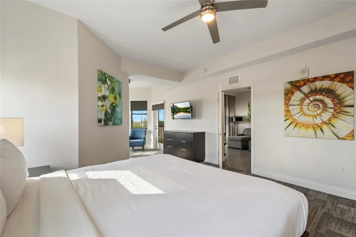 Primary Suite w/Sitting Area