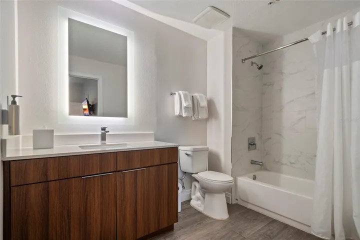 En-Suite Bath #2