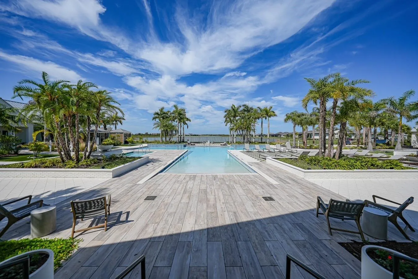 Look at the gorgeous community pool!