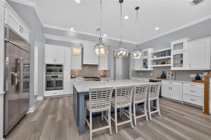 Breakfast bar and kitchen