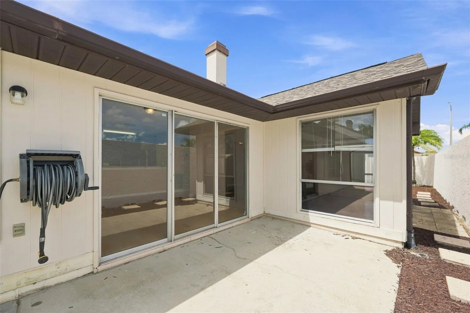 Side yard/courtyard