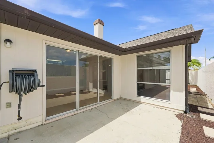 Side yard/courtyard