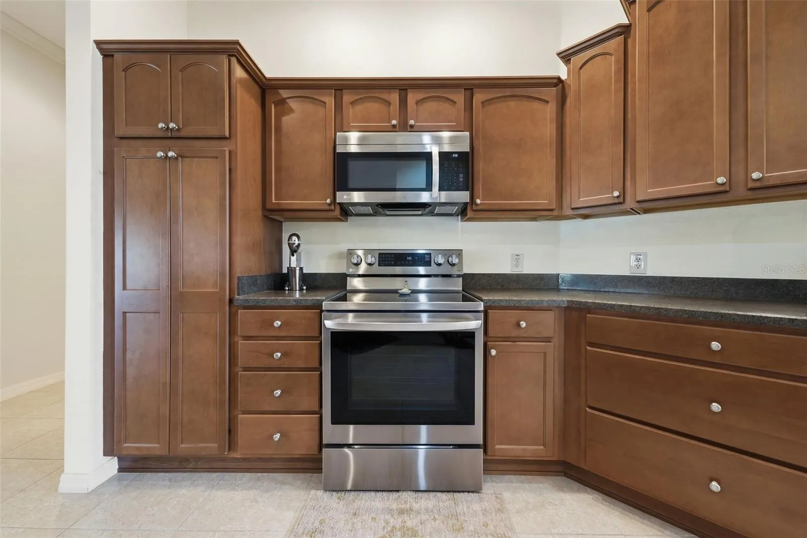 Beautiful Wood Cabinets and SS appliances